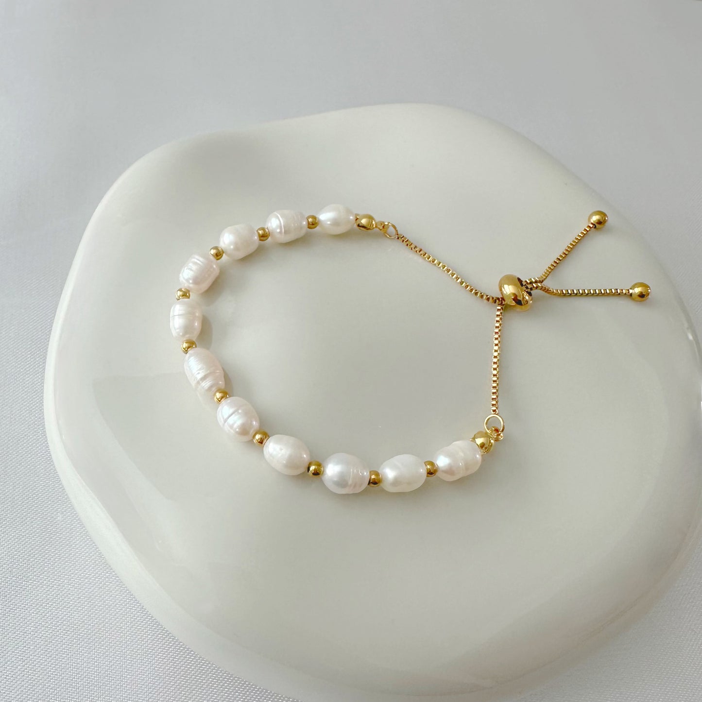 Alice Pearl Bracelet