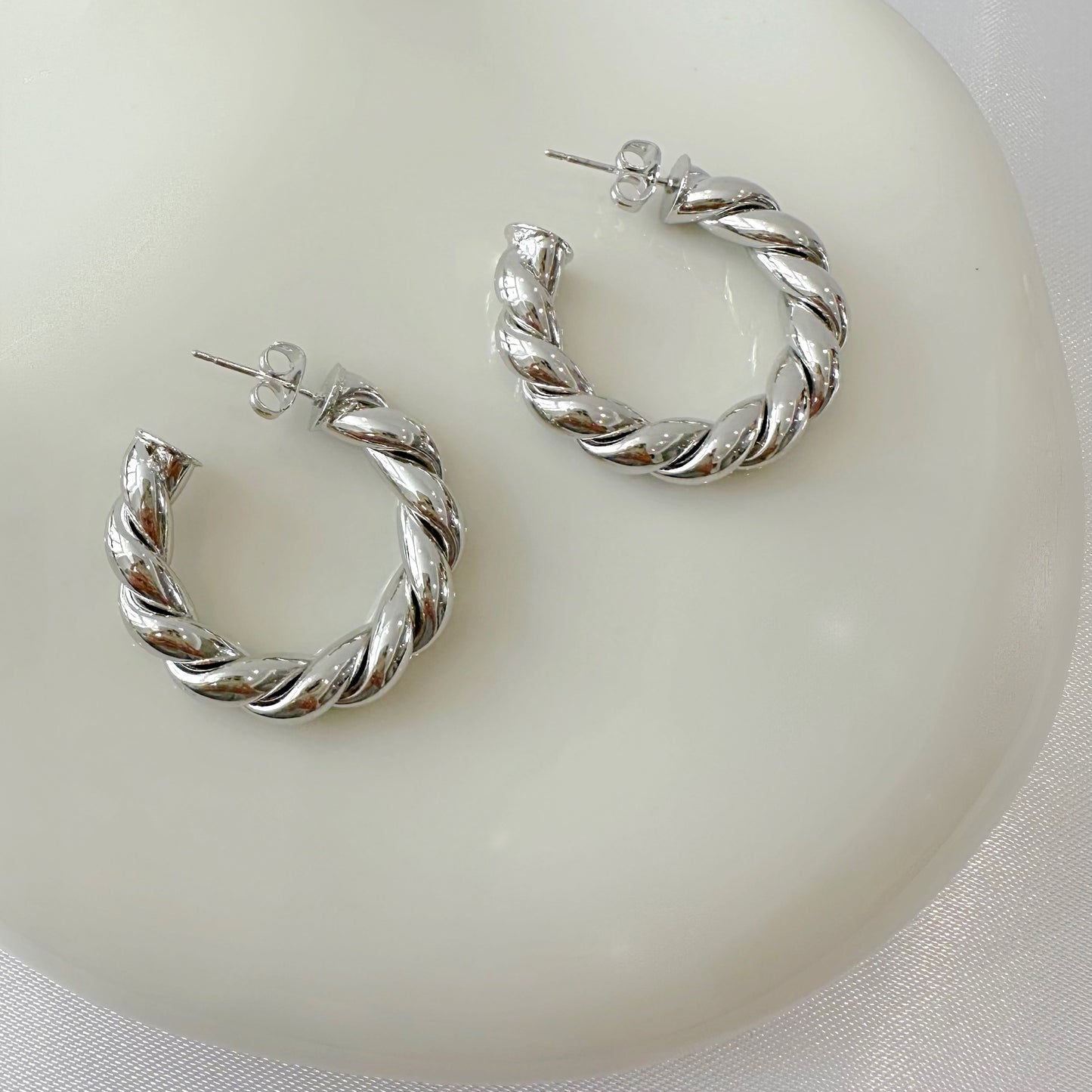 Maven Twisted Hoops